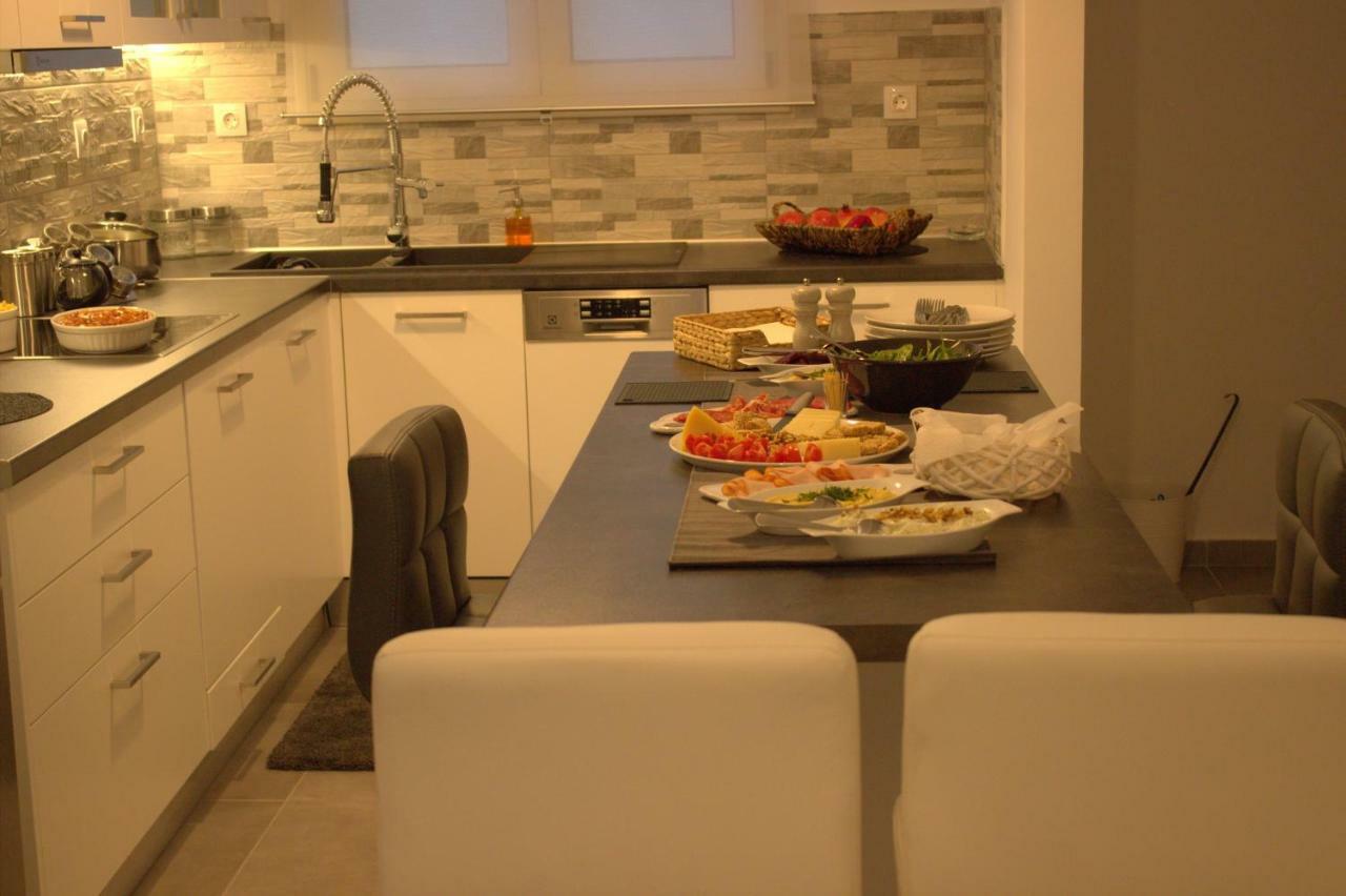 Adrianou 150 Apartment Athens Exterior photo
